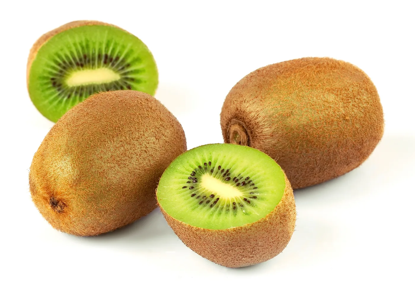 Kiwi verde da Nova Zelândia, inteiro e cortado