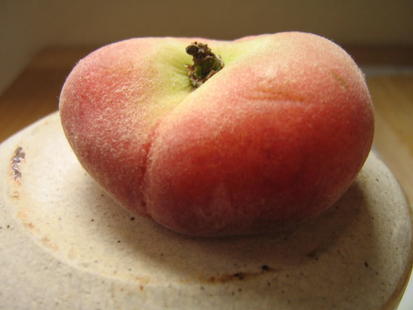 Pêssego paraguaio achatado (saturn peach)